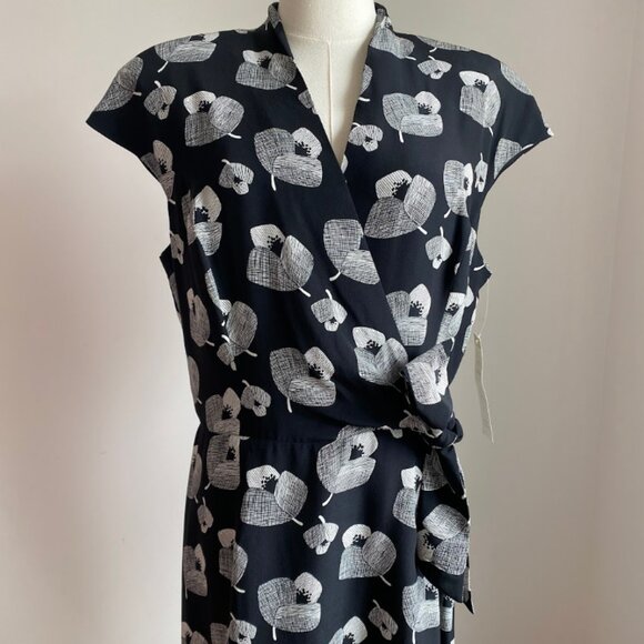 NWT Vintage Maggy London 100% Silk Wrap Dress Floral NOS Size 14 - Picture 1 of 15